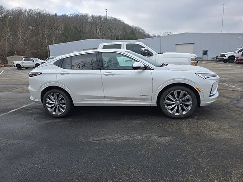 Certified 2024 Buick Envista Avenir image 5