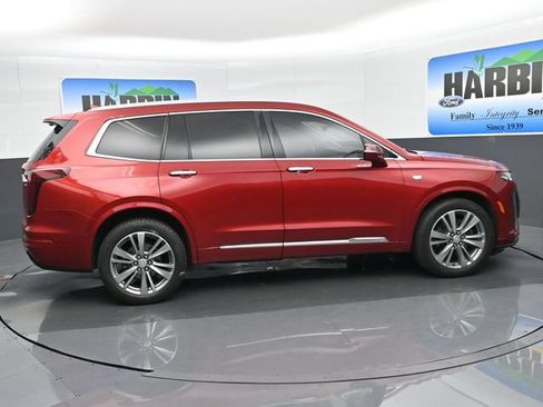 Used 2022 Cadillac XT6 Premium Luxury w/ Technology Package FWD image 6
