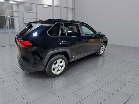 Used 2020 Toyota RAV4 LE image 8