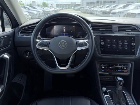 Used 2024 Volkswagen Tiguan SE AWD/4WD image 25