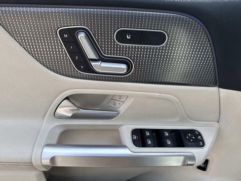 Used 2021 Mercedes-Benz GLB 250 image 22