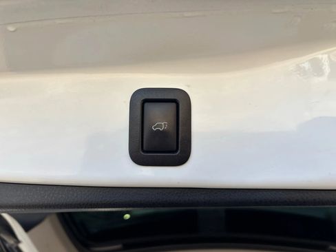 Used 2017 Toyota Highlander SE image 33