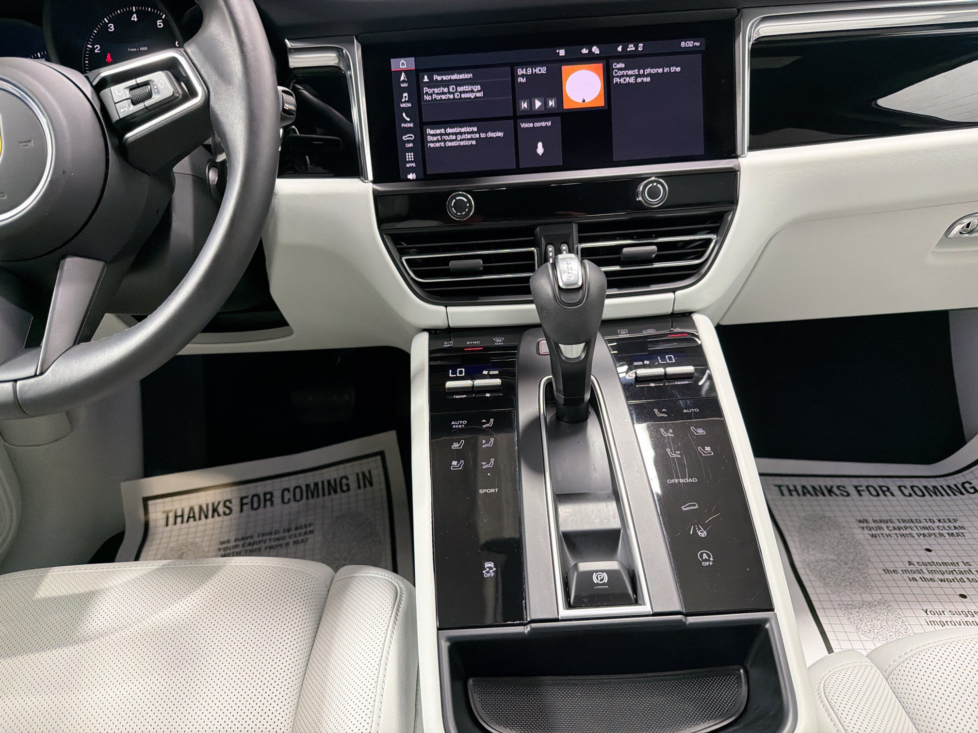Certified 2026 Porsche Macan AWD/4WD image 19