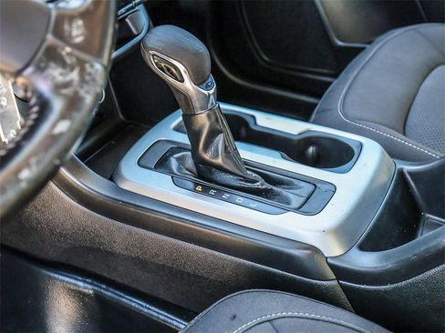 Used 2022 Chevrolet Colorado LT w/ Fleet Safety Package image 19