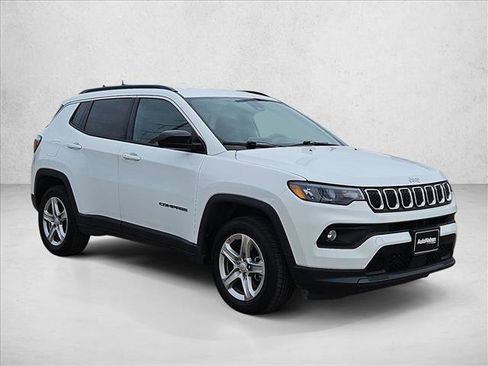 Used 2024 Jeep Compass Latitude AWD/4WD image 3