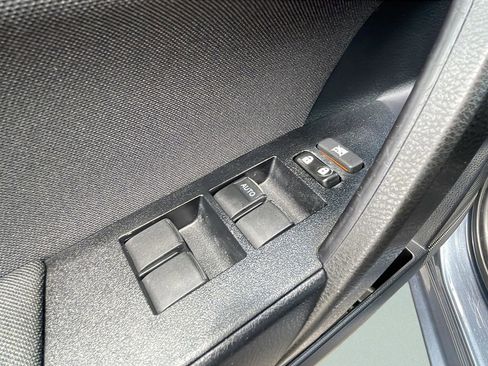 Used 2018 Toyota Corolla LE image 23