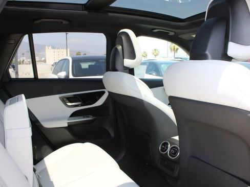 Used 2025 Mercedes-Benz GLC 300 image 7