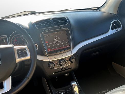 Used 2017 Dodge Journey SE w/ Flexible Seating Group image 6