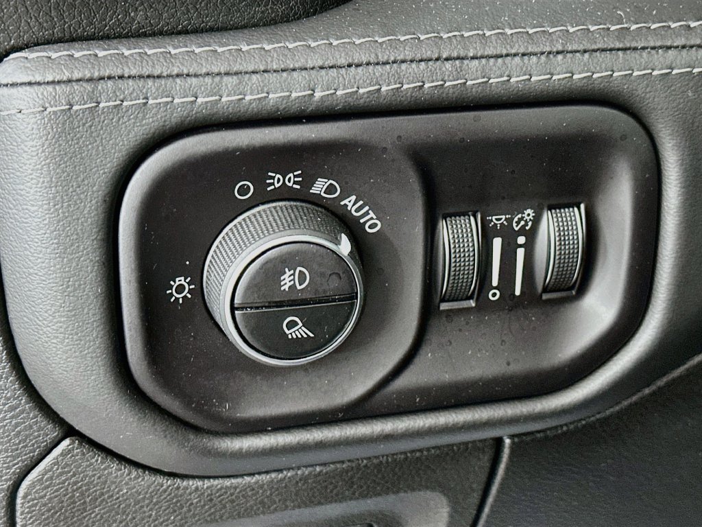 Used 2019 RAM 1500 Limited AWD/4WD image 14