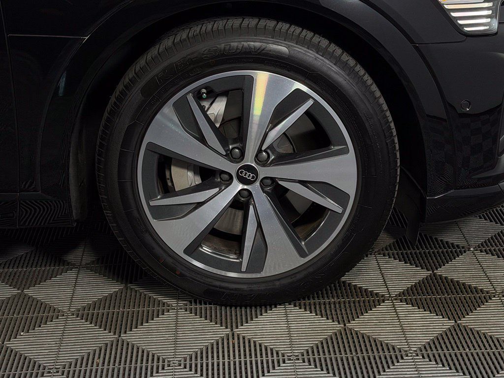 Used 2024 Audi Q8 e-tron Premium Plus w/ Premium Plus Package AWD/4WD image 12