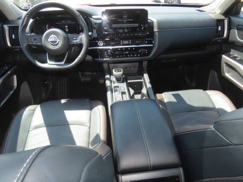 Used 2023 Nissan Pathfinder Platinum FWD image 23