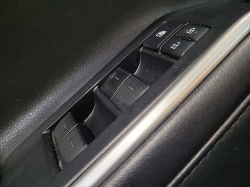 Used 2020 Toyota Highlander XLE FWD image 27