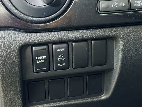 Used 2021 Nissan Titan SV w/ SV Convenience Package AWD/4WD image 21