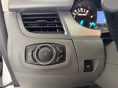 Used 2013 Ford Edge SEL image 21