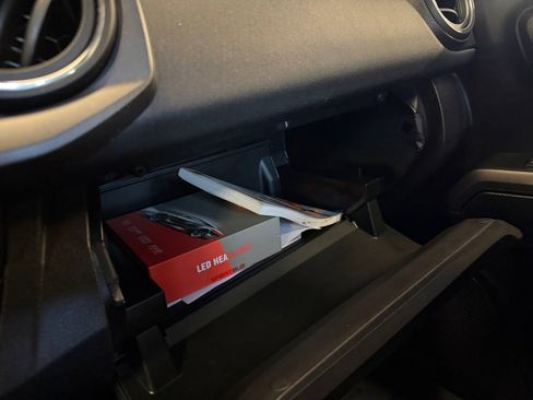 Used 2019 Toyota Tacoma TRD Sport image 38