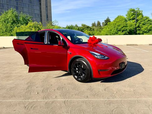 Used 2021 Tesla Model Y Long Range AWD/4WD image 27