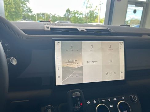 Used 2025 Land Rover Defender 110 S image 8