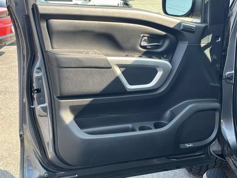 Used 2019 Nissan Titan SL RWD image 14