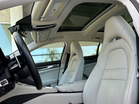 Certified 2021 Porsche Panamera image 5