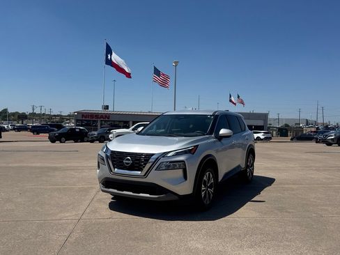 Used 2023 Nissan Rogue SV FWD image 8