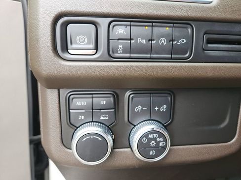 Used 2021 GMC Yukon SLT w/ SLT Premium Package image 31