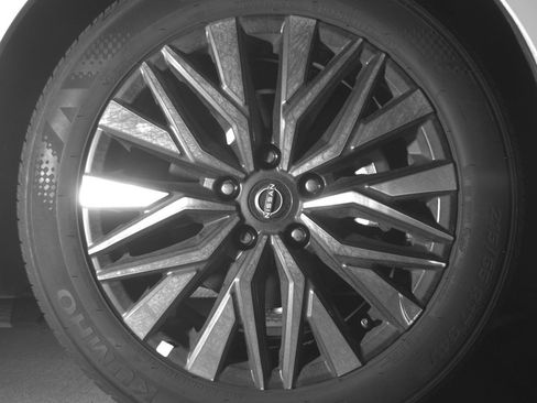 Used 2025 Nissan Altima 2.5 SV FWD image 13