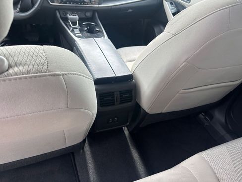 Used 2025 Nissan Rogue SV FWD image 24