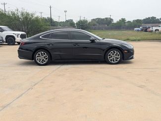Used 2023 Hyundai Sonata SEL w/ Preferred Accessory Package FWD video 4