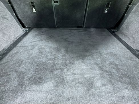 Used 2019 Land Rover Discovery SE image 34