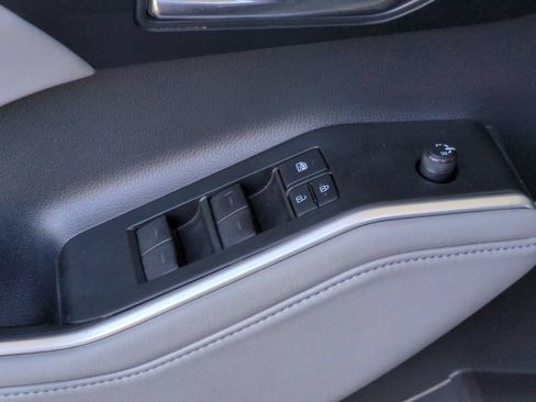 Used 2020 Toyota Highlander XLE AWD/4WD image 11
