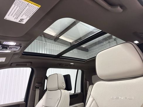 New 2026 GMC Yukon XL Denali w/ Denali Reserve Package AWD/4WD image 19