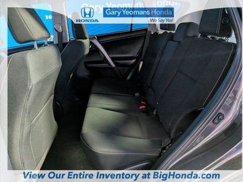 Used 2018 Toyota RAV4 XLE FWD image 16