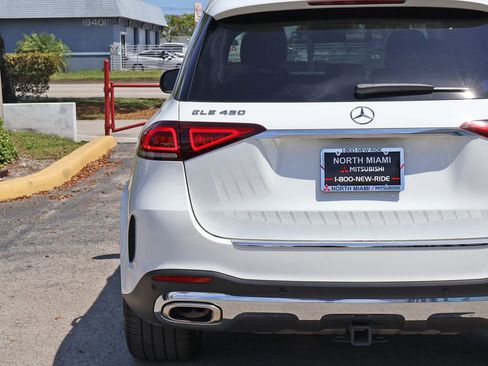 Used 2021 Mercedes-Benz GLE 450 4MATIC w/ AMG Line Exterior image 17