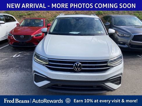 Used 2023 Volkswagen Tiguan SE w/ Panoramic Sunroof Package AWD/4WD image 2