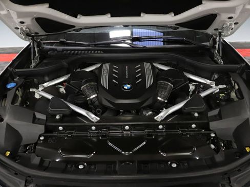 Used 2020 BMW X7 M50i w/ Cold Weather Package image 91