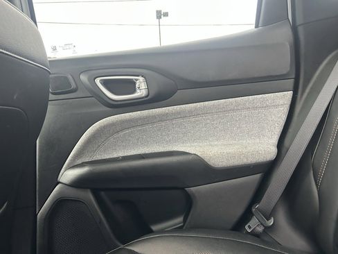 Used 2024 Jeep Compass Latitude w/ Sun and Sound Group image 31