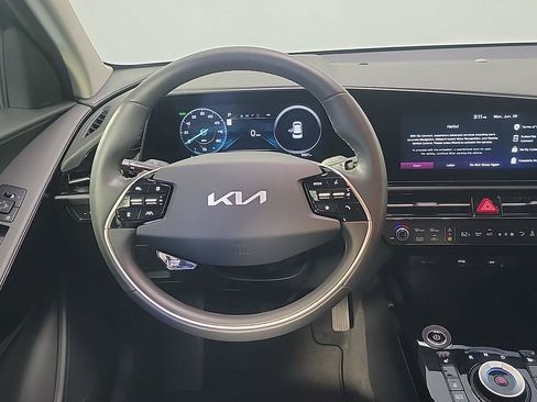Used 2025 Kia Niro Wind w/ Wind Preserve Package FWD image 22