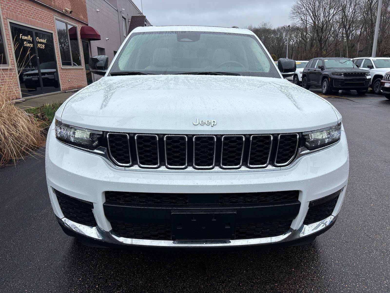 Used 2022 Jeep Grand Cherokee L Limited AWD/4WD image 2
