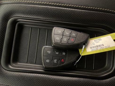 Used 2021 GMC Yukon SLT w/ Rear Media and Nav Package image 24