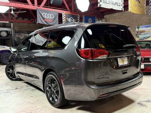 Used 2019 Chrysler Pacifica Touring-L Plus w/ Advanced Safetytec Group FWD image 6