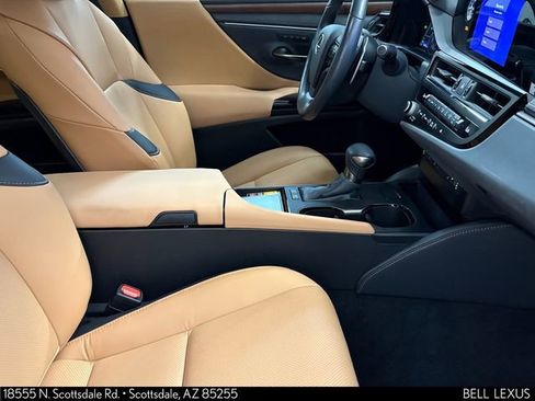 Used 2025 Lexus ES 300h w/ Premium Package FWD image 29
