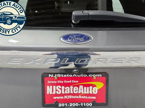 Used 2022 Ford Explorer XLT AWD/4WD image 34