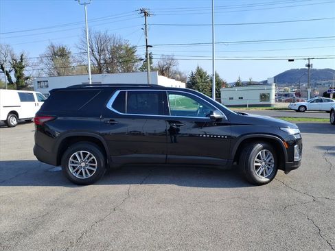 Used 2023 Chevrolet Traverse LT image 3