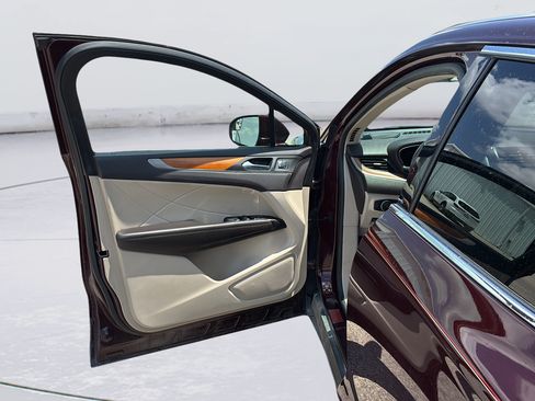 Used 2018 Lincoln MKC Select FWD image 20