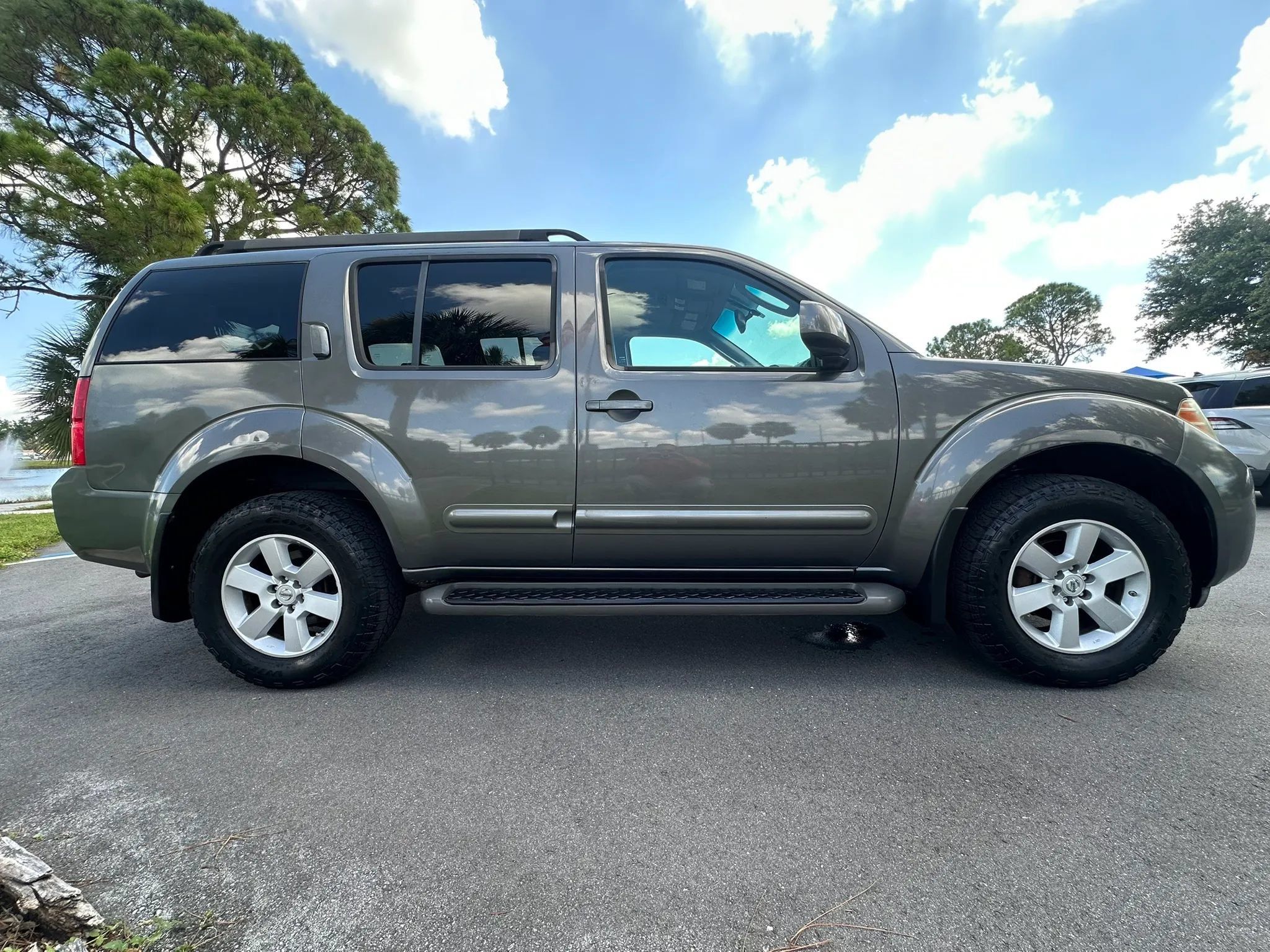 Used 2008 Nissan Pathfinder SE AWD/4WD image 8