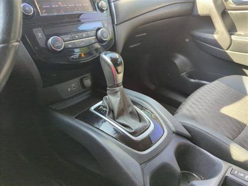 Used 2019 Nissan Rogue SV AWD/4WD image 15