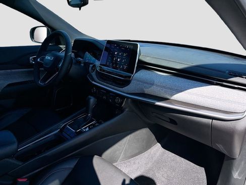 Used 2025 Jeep Compass Latitude image 27