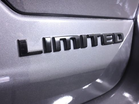 Used 2025 Jeep Grand Cherokee Limited w/ Luxury Tech Group II RWD image 35