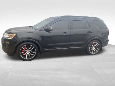 Used 2018 Ford Explorer XLT w/ Equipment Group 202A image 2