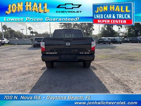 Used 2018 Nissan Titan SV w/ SV Convenience Package AWD/4WD image 11